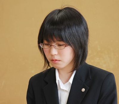 里見香奈女流五冠 最強の女流棋士 奨励会でも活躍中 将棋女子宣言