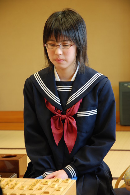 里見香奈女流五冠 最強の女流棋士 奨励会でも活躍中 将棋女子宣言